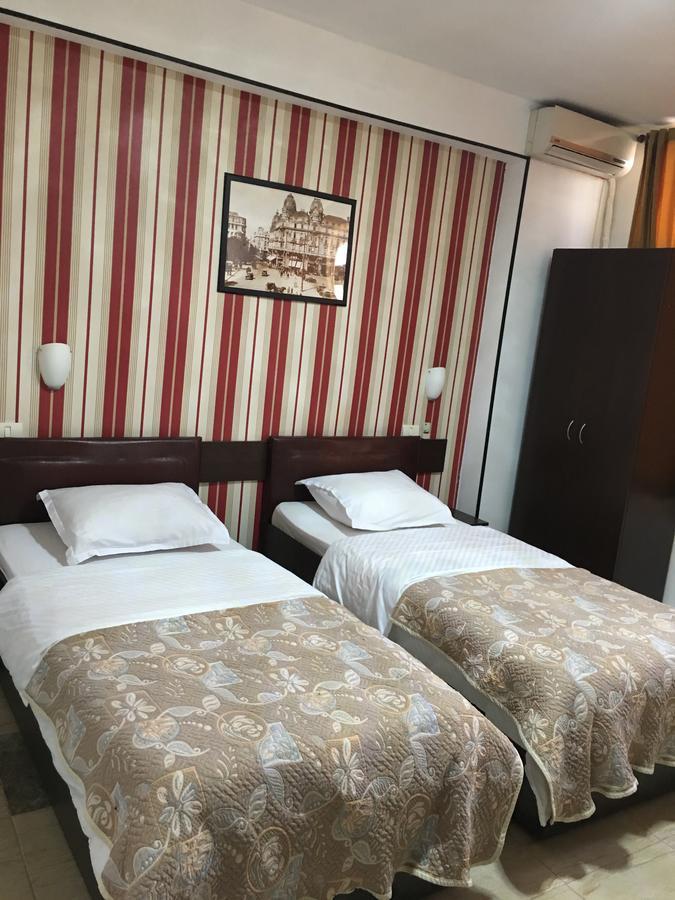 Hotel Taco Bucarest Esterno foto