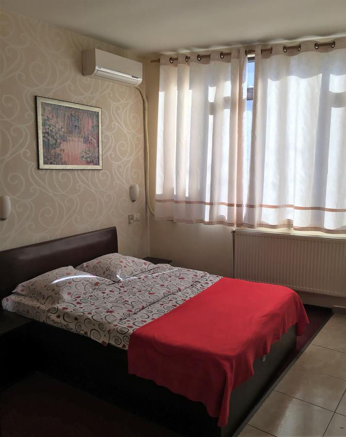 Hotel Taco Bucarest Esterno foto