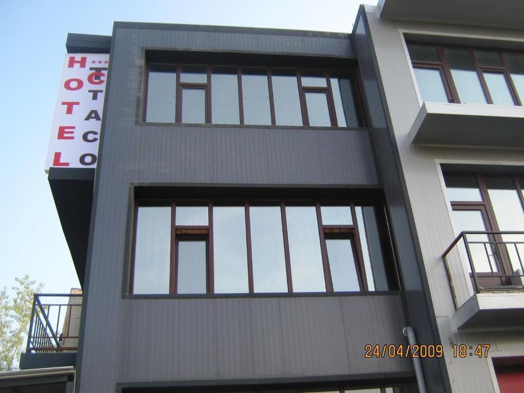 Hotel Taco Bucarest Esterno foto