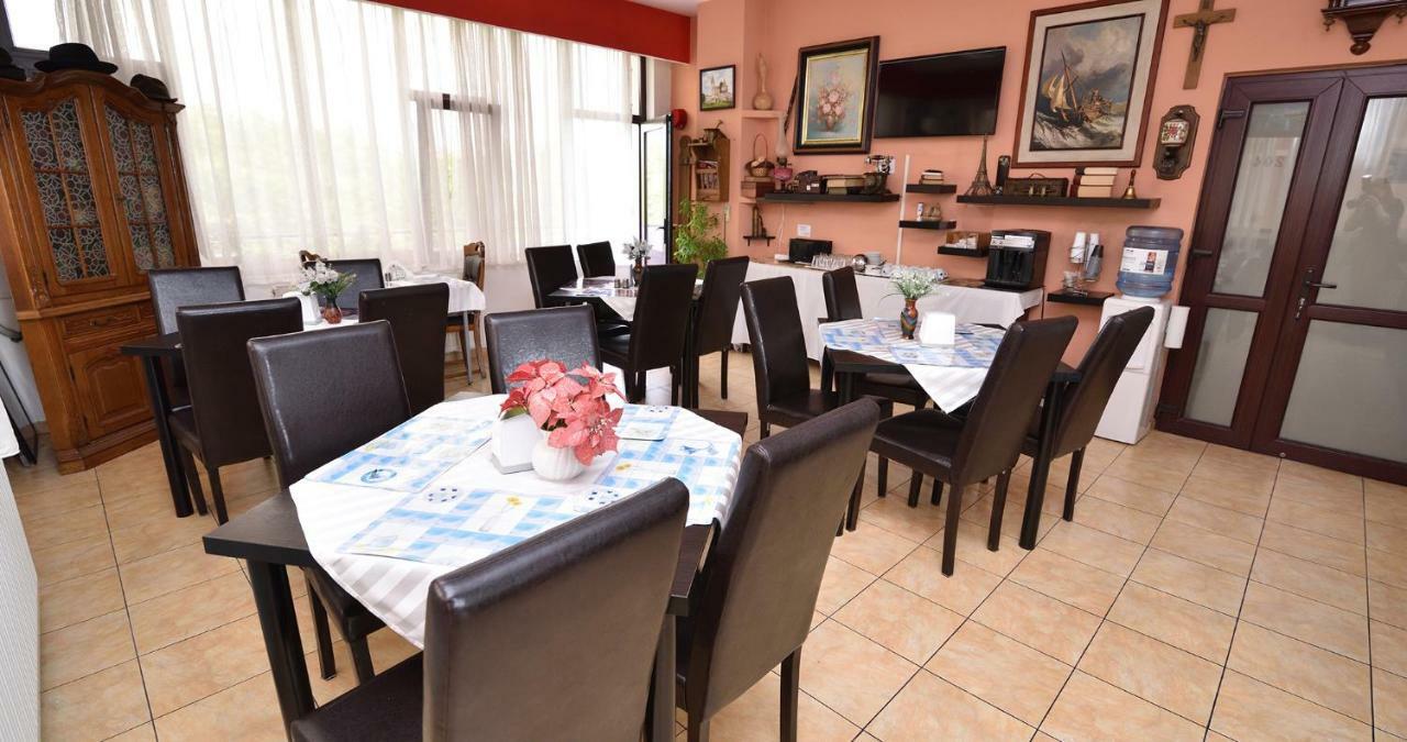 Hotel Taco Bucarest Esterno foto