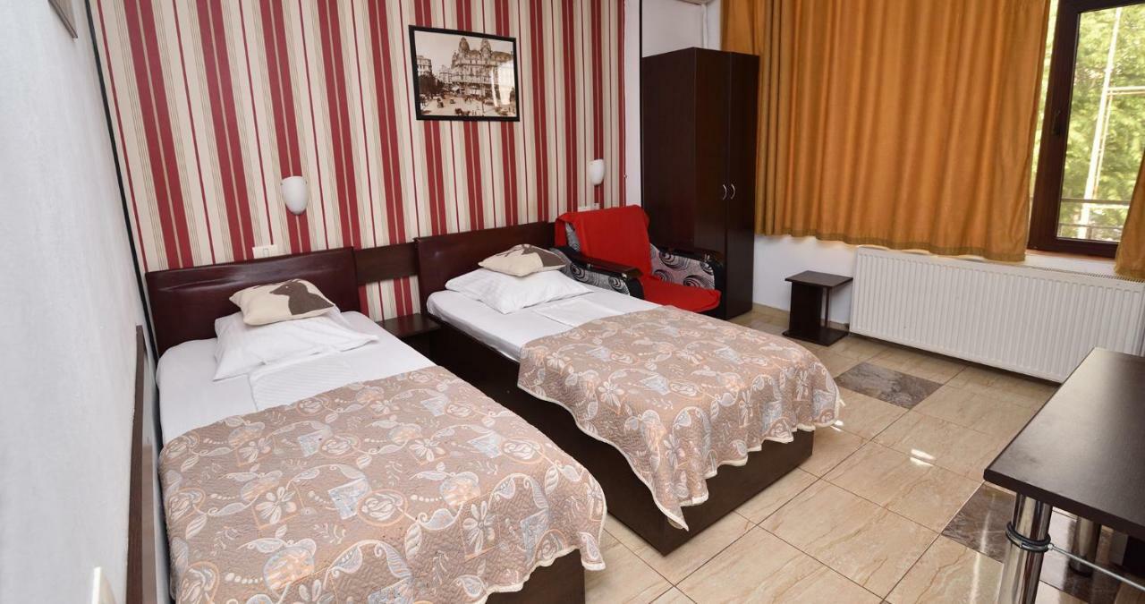 Hotel Taco Bucarest Esterno foto