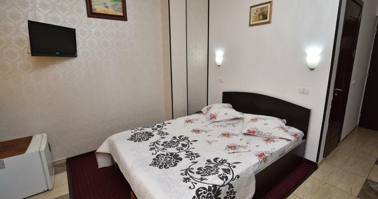 Hotel Taco Bucarest Esterno foto