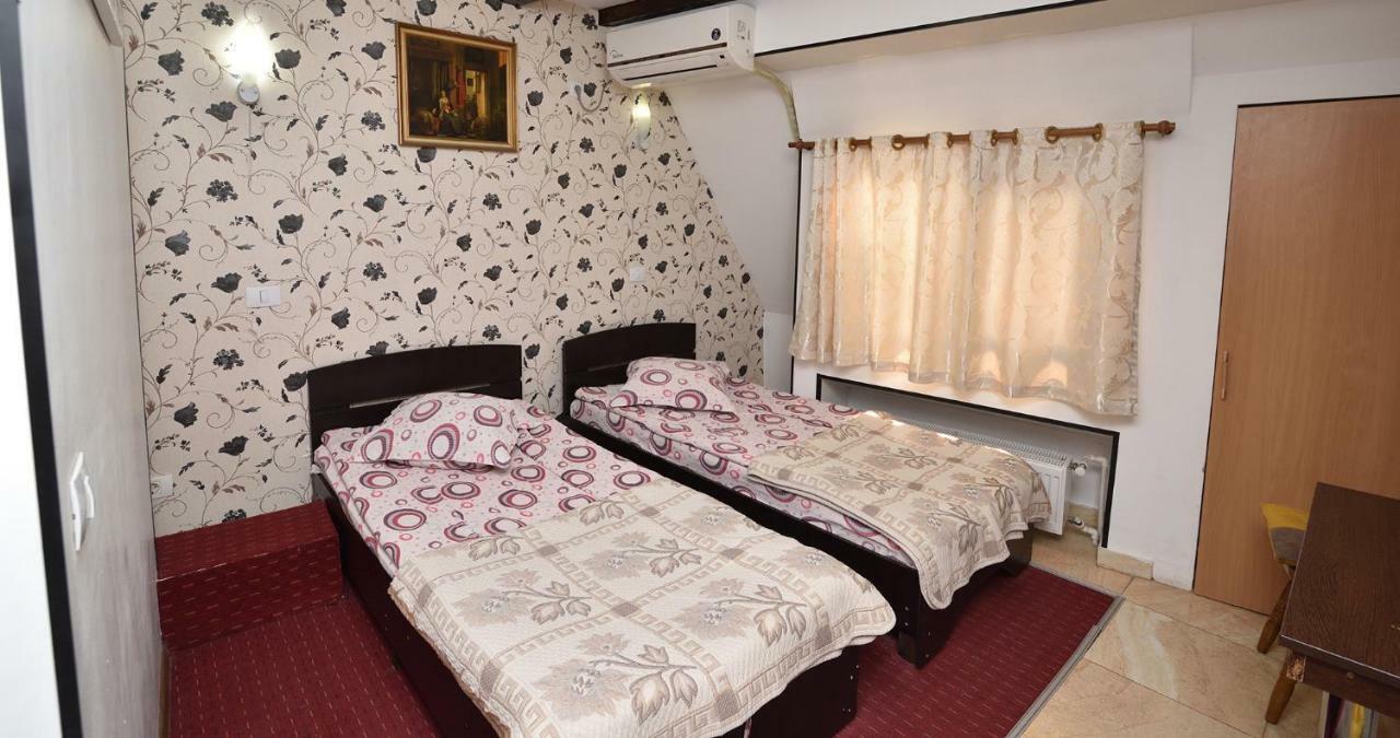 Hotel Taco Bucarest Esterno foto