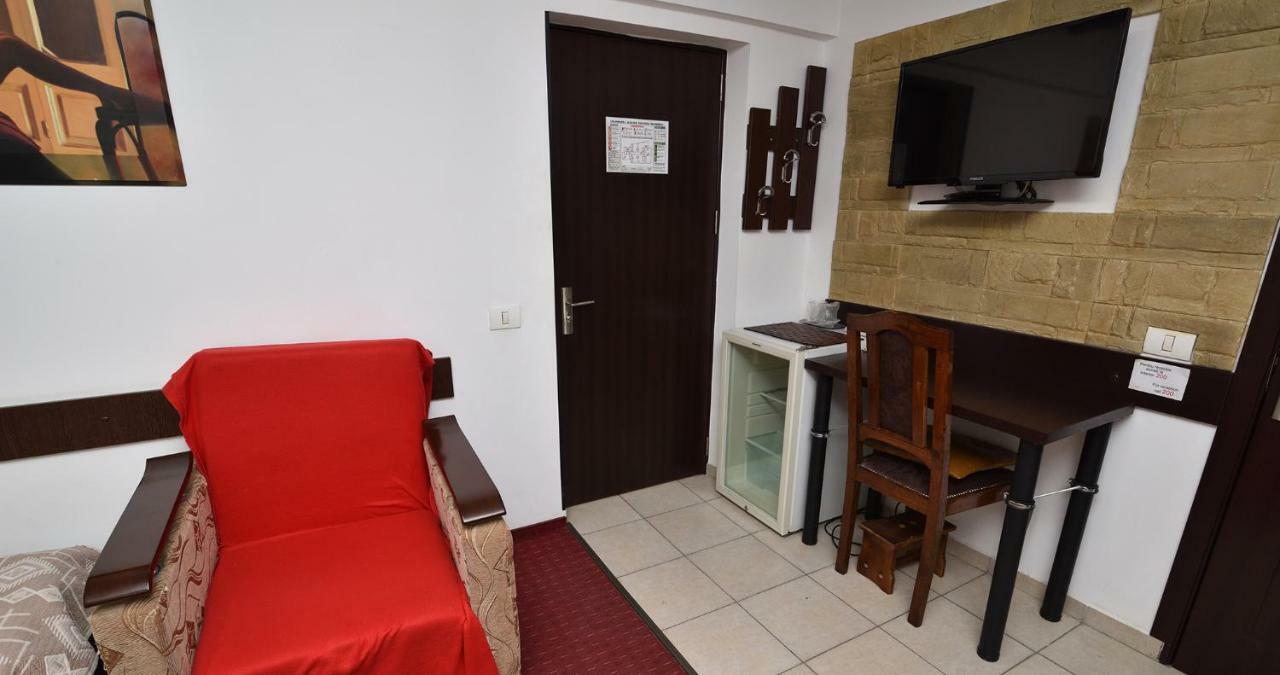 Hotel Taco Bucarest Esterno foto