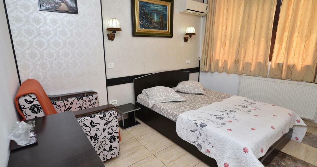 Hotel Taco Bucarest Esterno foto